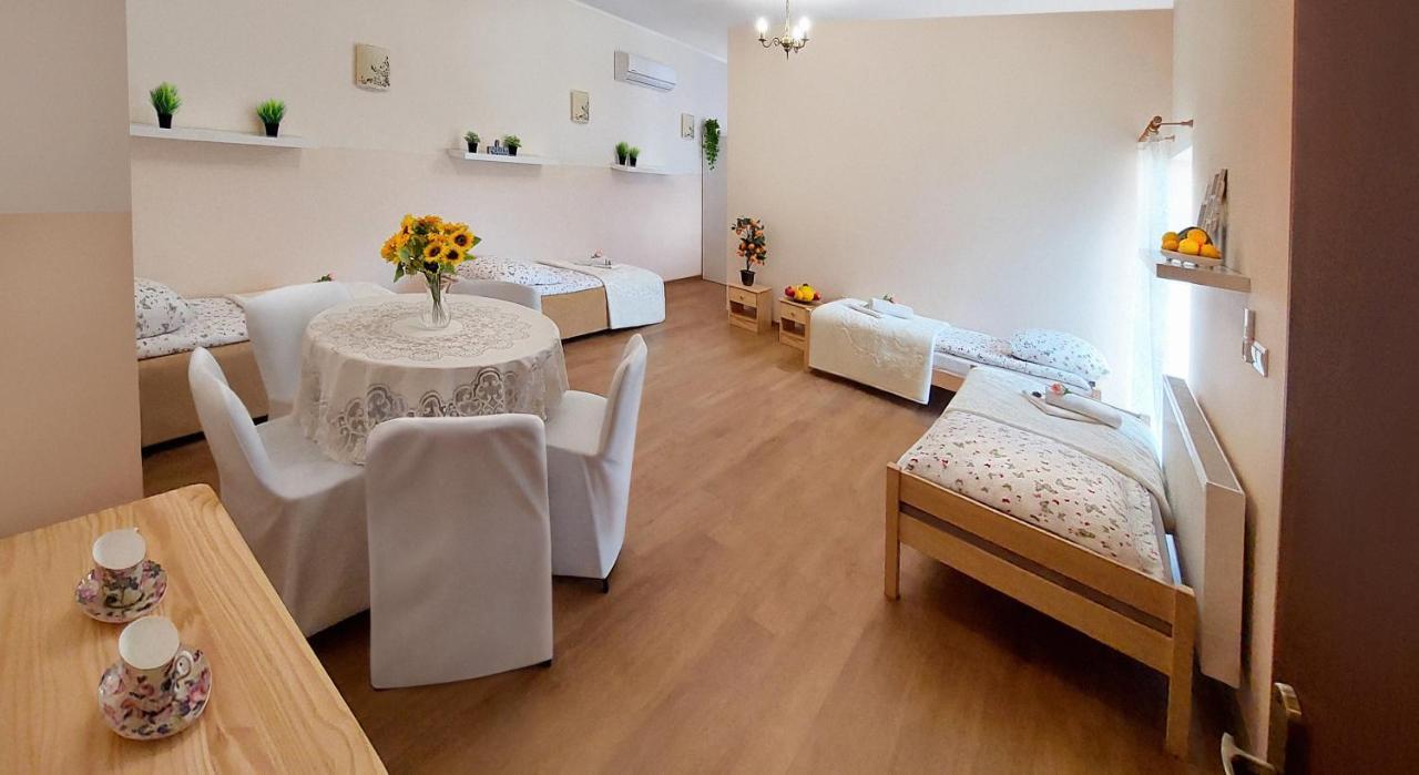 Apartamenty Gorki Male Тушен Екстериор снимка