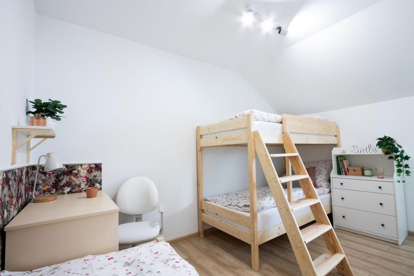 Apartamenty Gorki Male Тушен Екстериор снимка