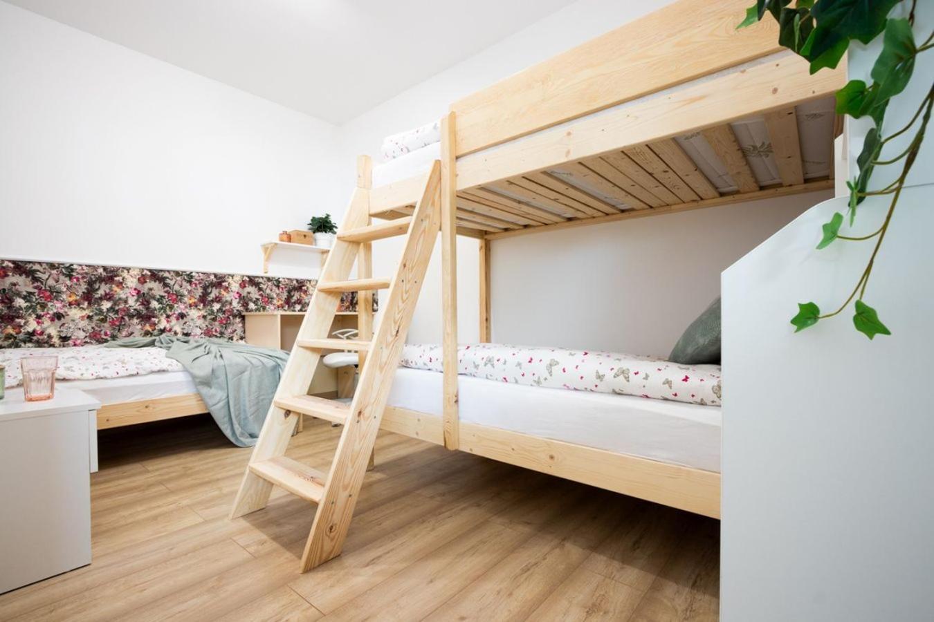 Apartamenty Gorki Male Тушен Екстериор снимка