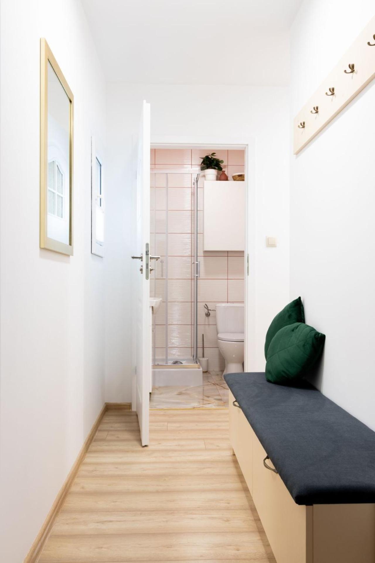 Apartamenty Gorki Male Тушен Екстериор снимка