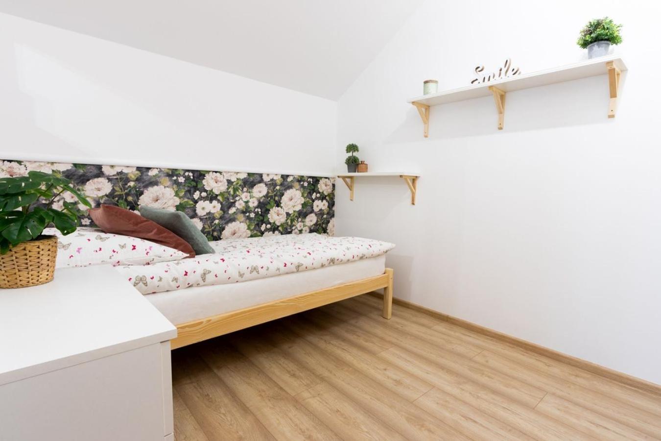Apartamenty Gorki Male Тушен Екстериор снимка